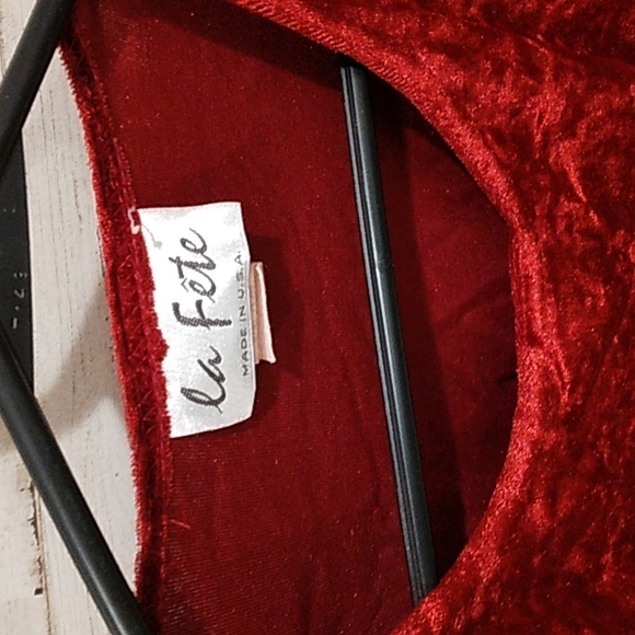 La Fete women's pantsuit.   Box 131 - Picture 2 of 5